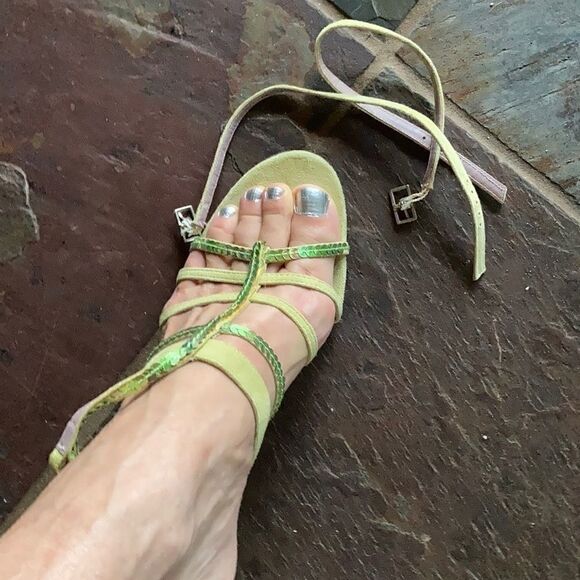 Kenneth Cole Chartreuse suede sequin sandals 9.5 - Picture 6 of 15